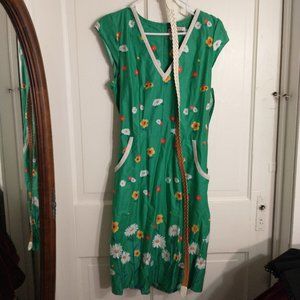 Trollied Dolly Green V Neck Dress with pockets L